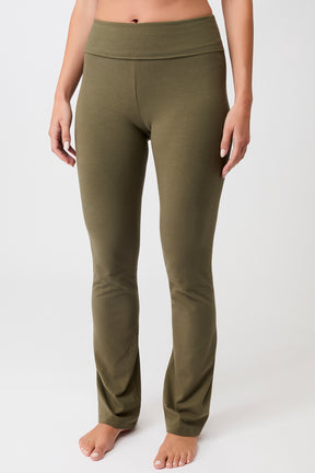 Mandala Fitness Pant Grün Front - Classic Rolldown