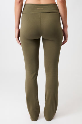 Mandala Fitness Pant Grün Rückseite - Classic Rolldown