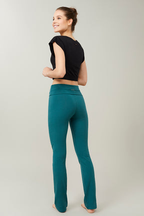 Mandala Yoga Pant Grün Outfit Rückseite - Classic Rolldown