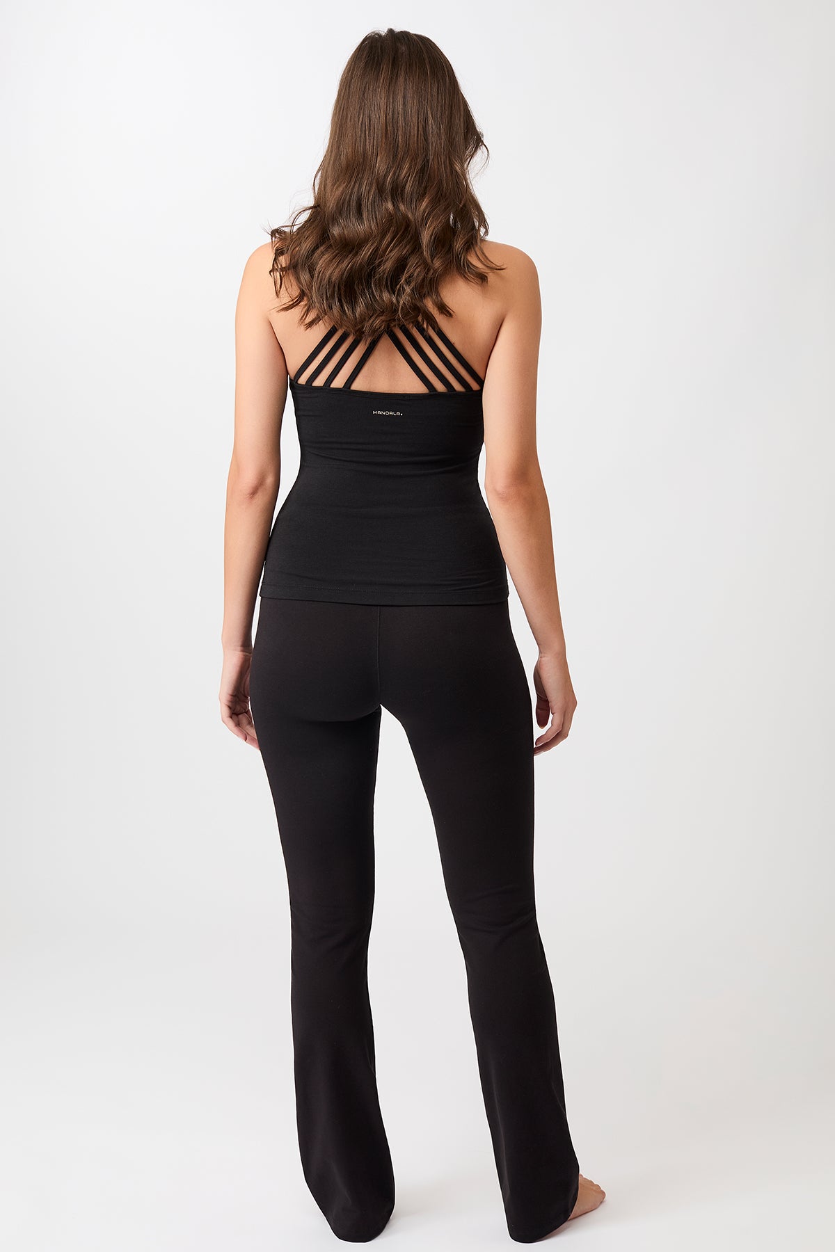 Mandala Fitness Hose Schwarz Outfit Rückseite - Envelope Flared Pants