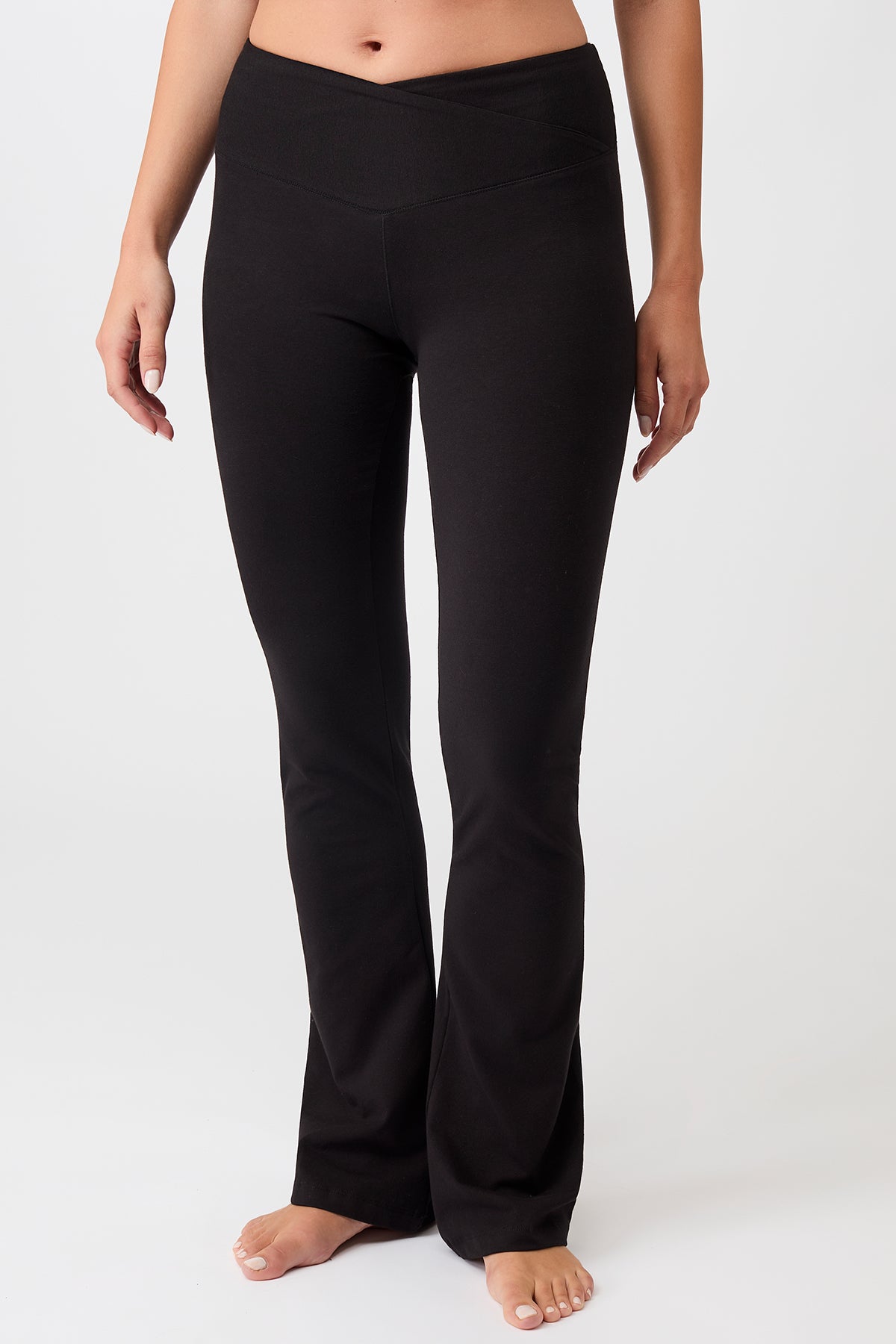 Mandala Fitness Hose Schwarz Front - Envelope Flared Pants
