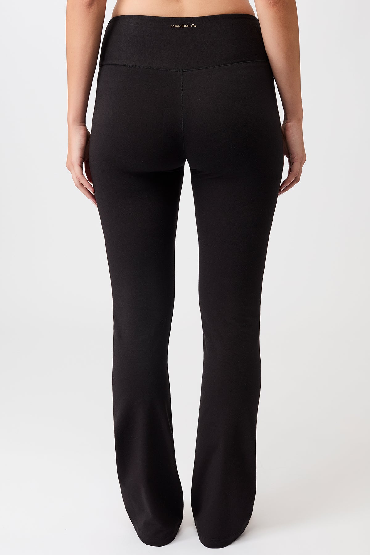 Mandala Fitness Hose Schwarz Rückseite - Envelope Flared Pants