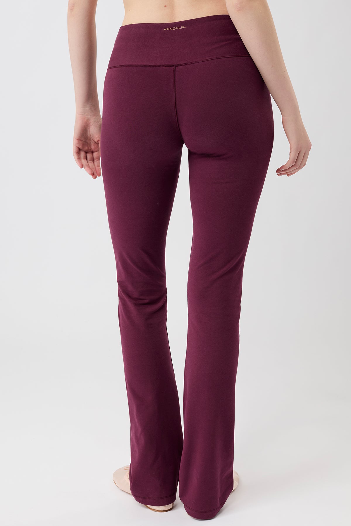 Mandala Fitness Hose Lila Rückseite - Envelope Flared Pants