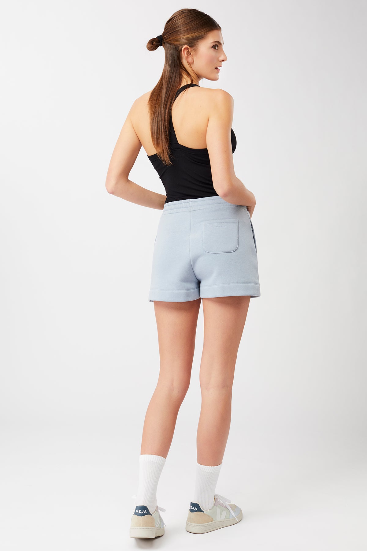 Mandala Yoga Short Grau Outfit Rückseite - Natural Dye Shorts
