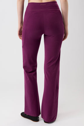 Mandala Trainings Pant Lila Rückansicht - Straight Pants