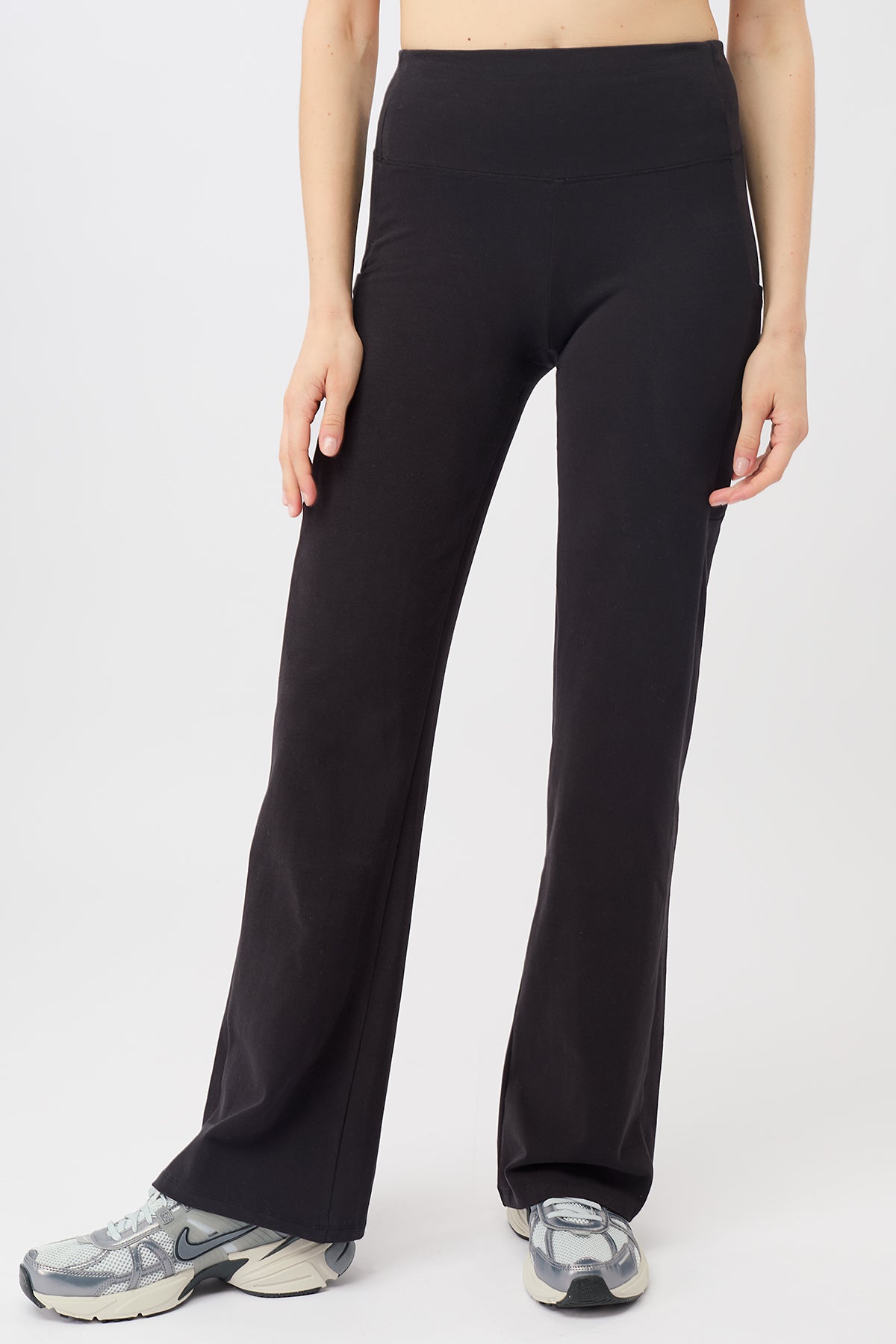 Mandala Trainings Pant Black Front - Straight Pants