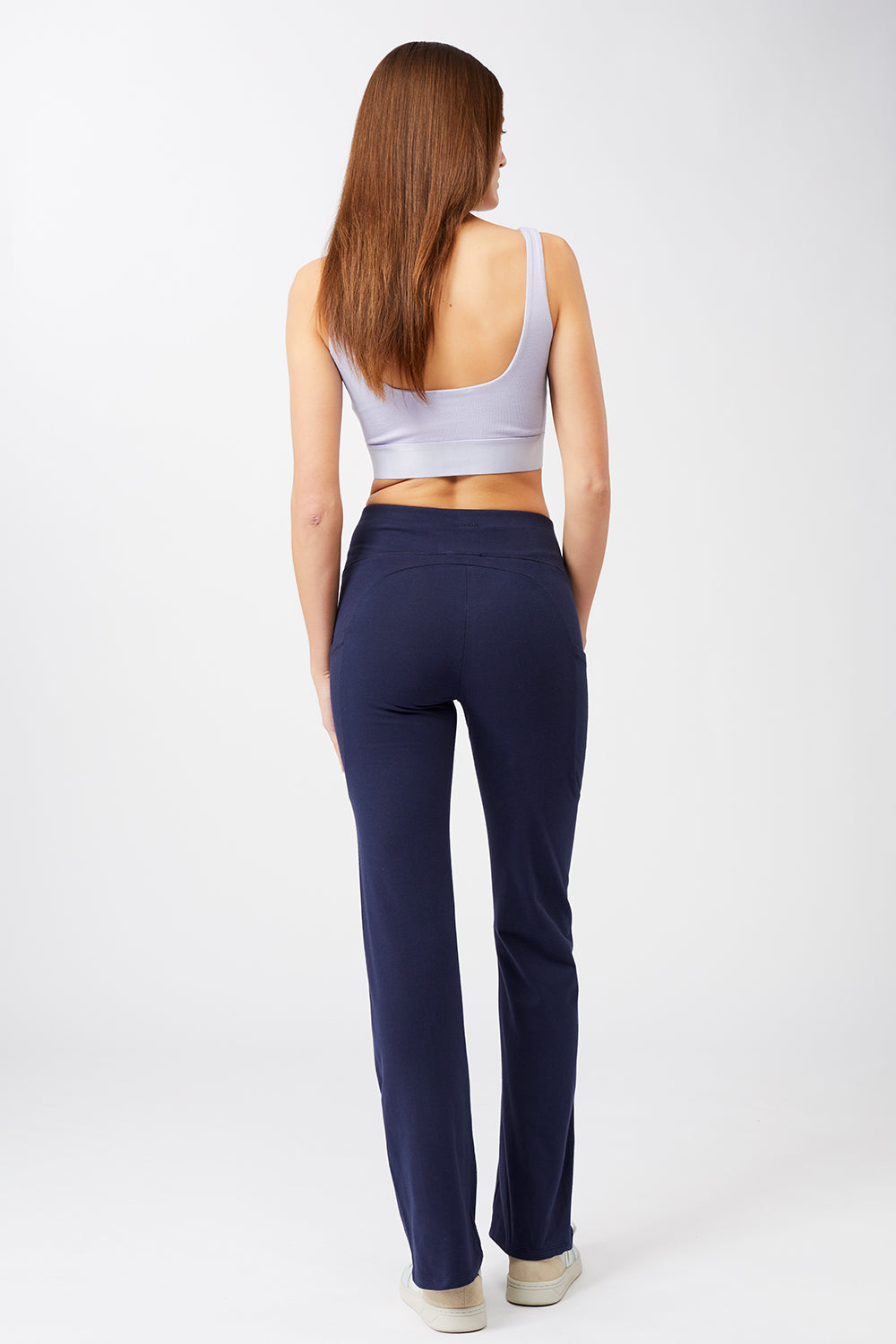 Mandala Trainings Pant Blau Outfit Rückseite - Straight Pants