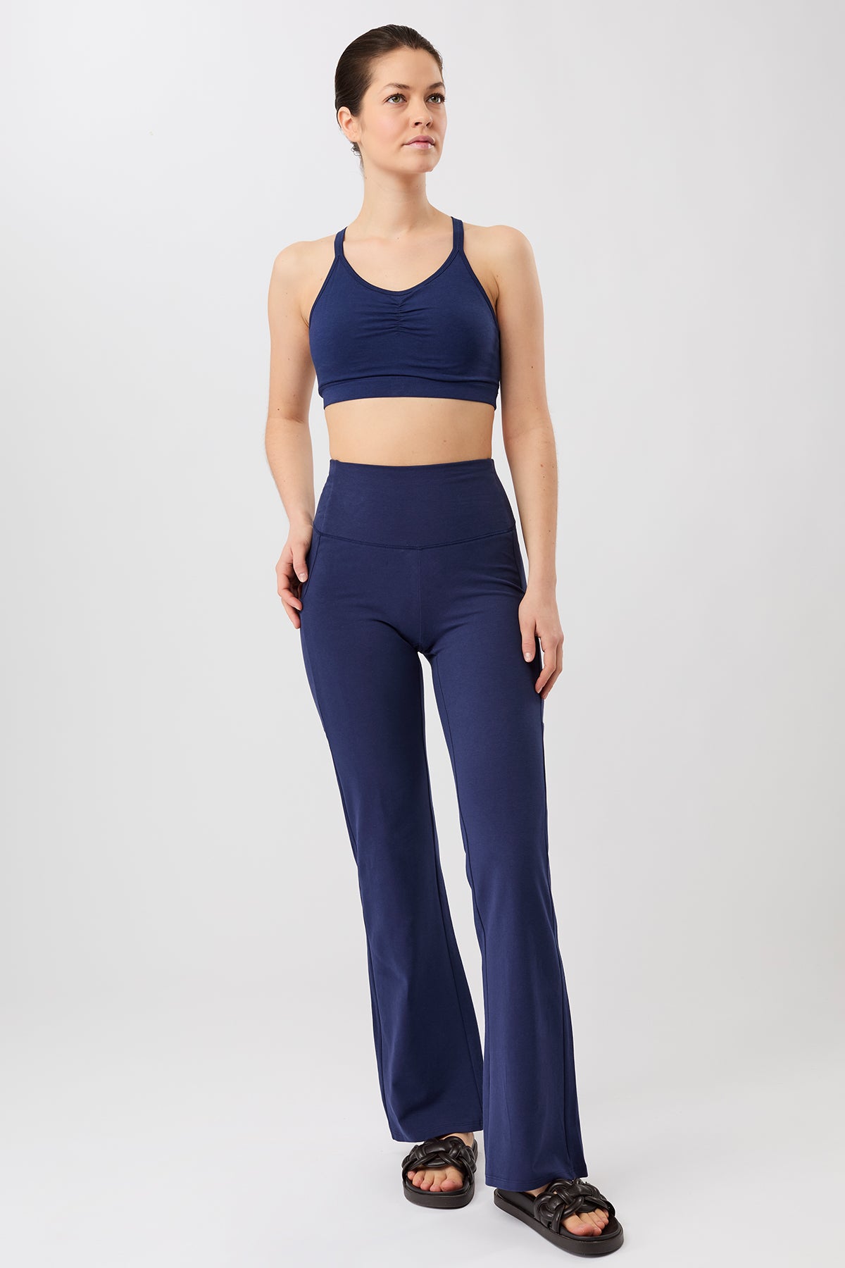 Mandala Trainings Pant Blau Outfit Front - Straight Pants