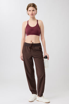 Mandala Sport Hose Braun Outfit Front - Venice Pants