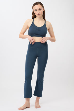 Mandala Trainings Pant Blau Outfit Front - Cropped Flared Pants