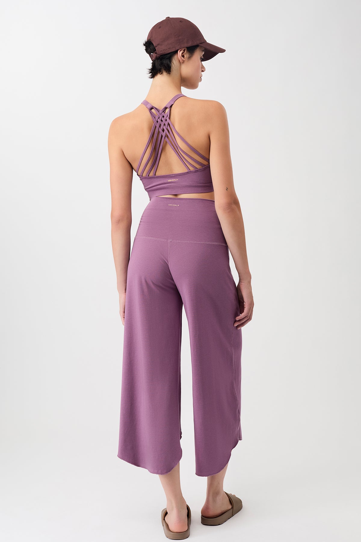 Mandala Sport Pant Lila  Outfit Rückseite - Tulip Pants