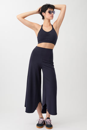 Mandala Sport Pant Blau Outfit Front - Tulip Pants