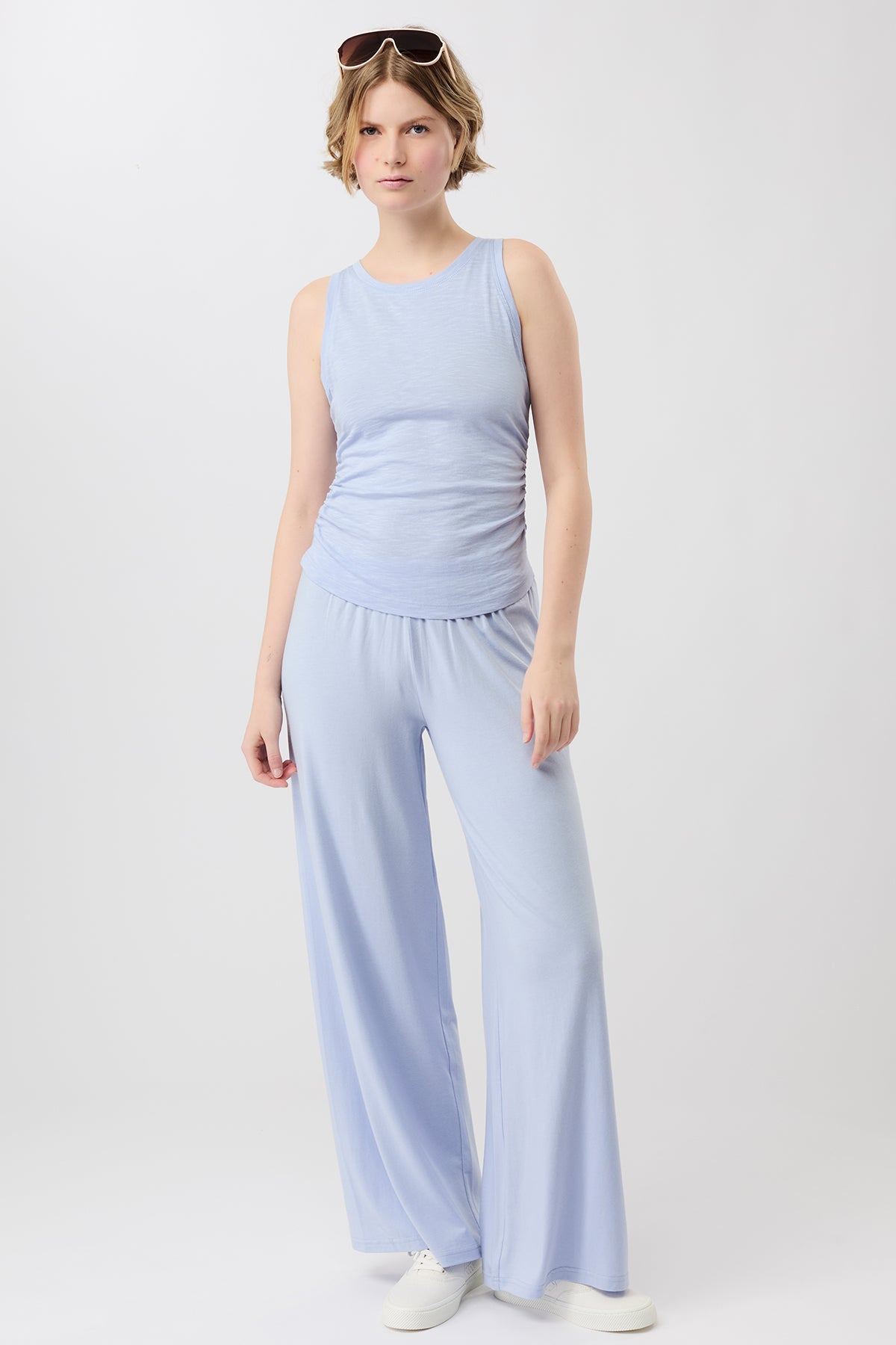 Mandala Sport Pant Blau Outfit Front - Cozy Day Pants