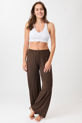 Mandala Fitness Pants Braun Outfit Front - Cozy Day Pants
