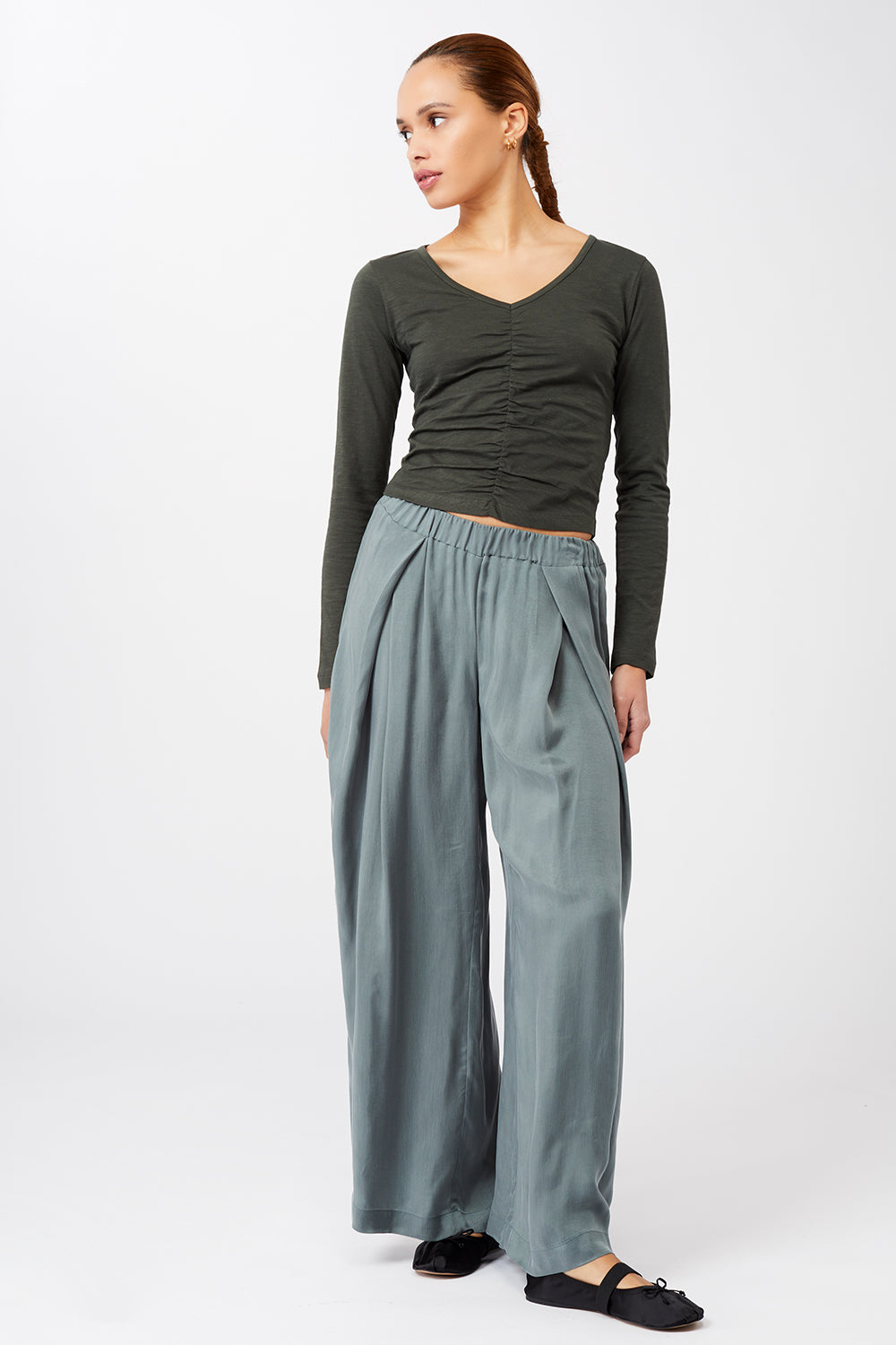 Mandala Sport Pant Grün Outfit Front - Nomad Pants