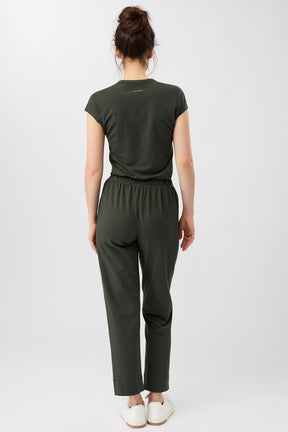 Mandala Trainings Hose Grün Outfit Rückseite - Relaxed Fit Pant