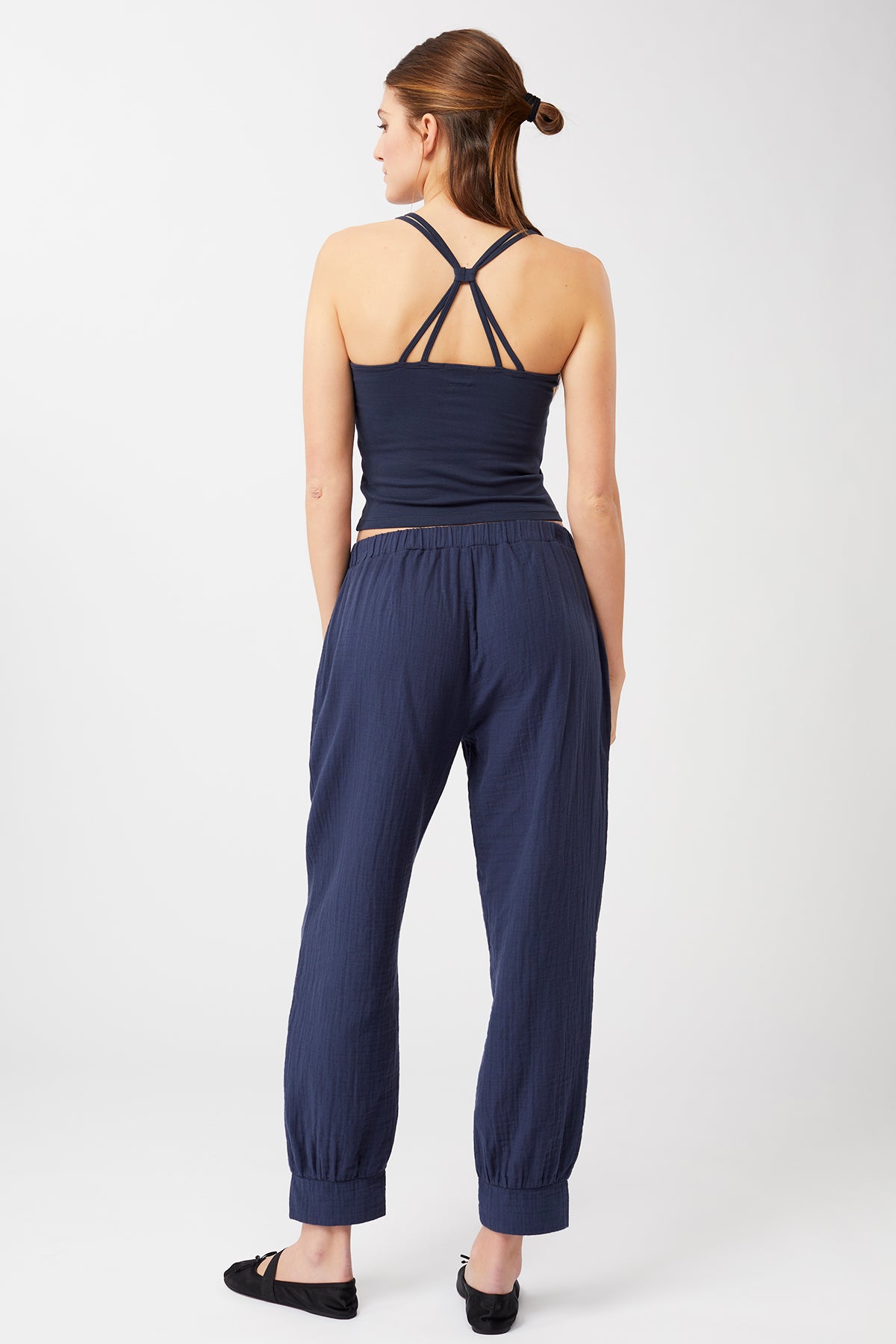 Mandala Yoga Pants Blau Outfit Rückseite - Milan Pants