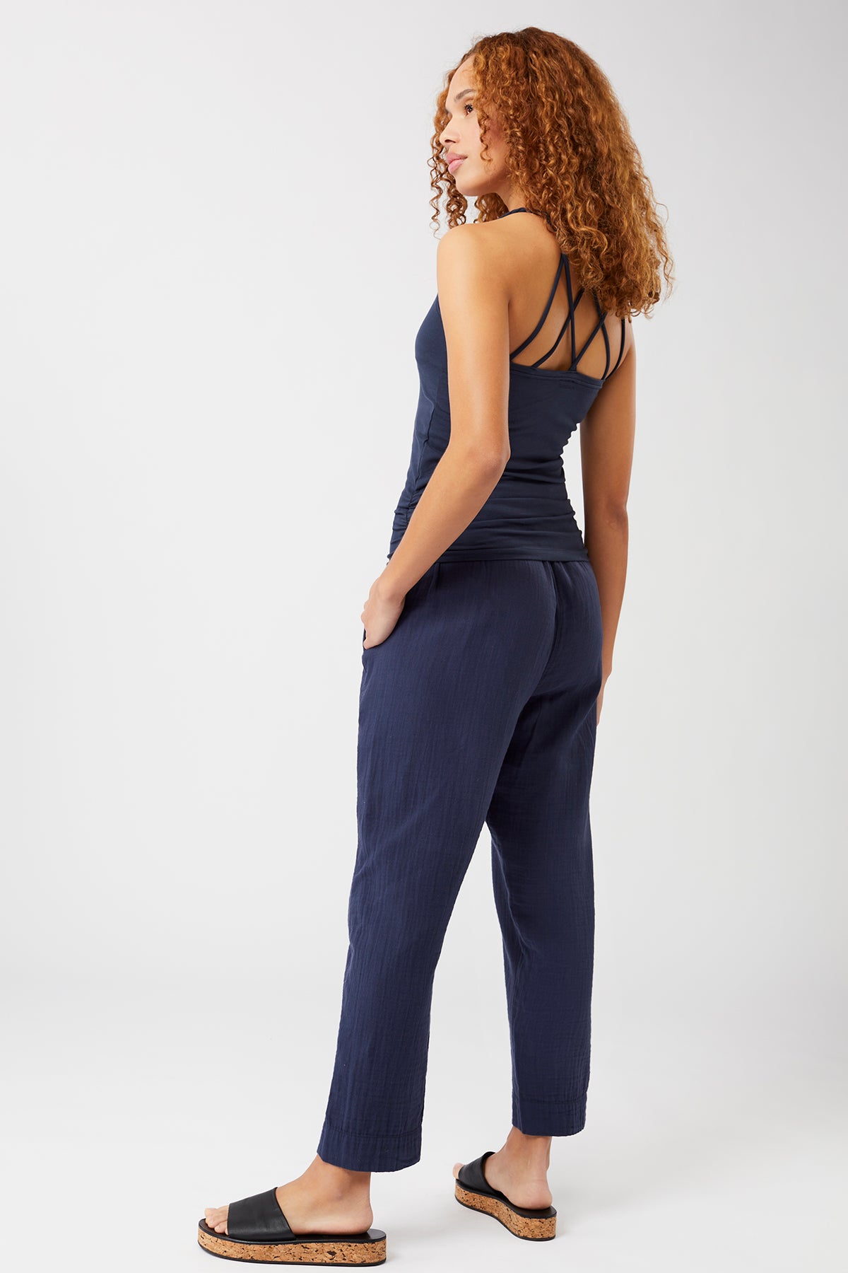 Mandala Yoga Pant Blau Outfit Rückseite - Track Pants