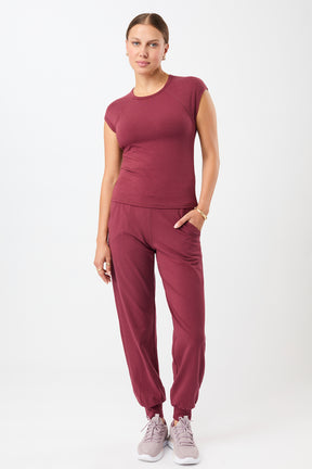 Mandala Trainings Hose Rot Outfit Front - The N.Y. Pants