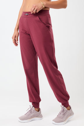 Mandala Trainings Hose Rot Front - The N.Y. Pants