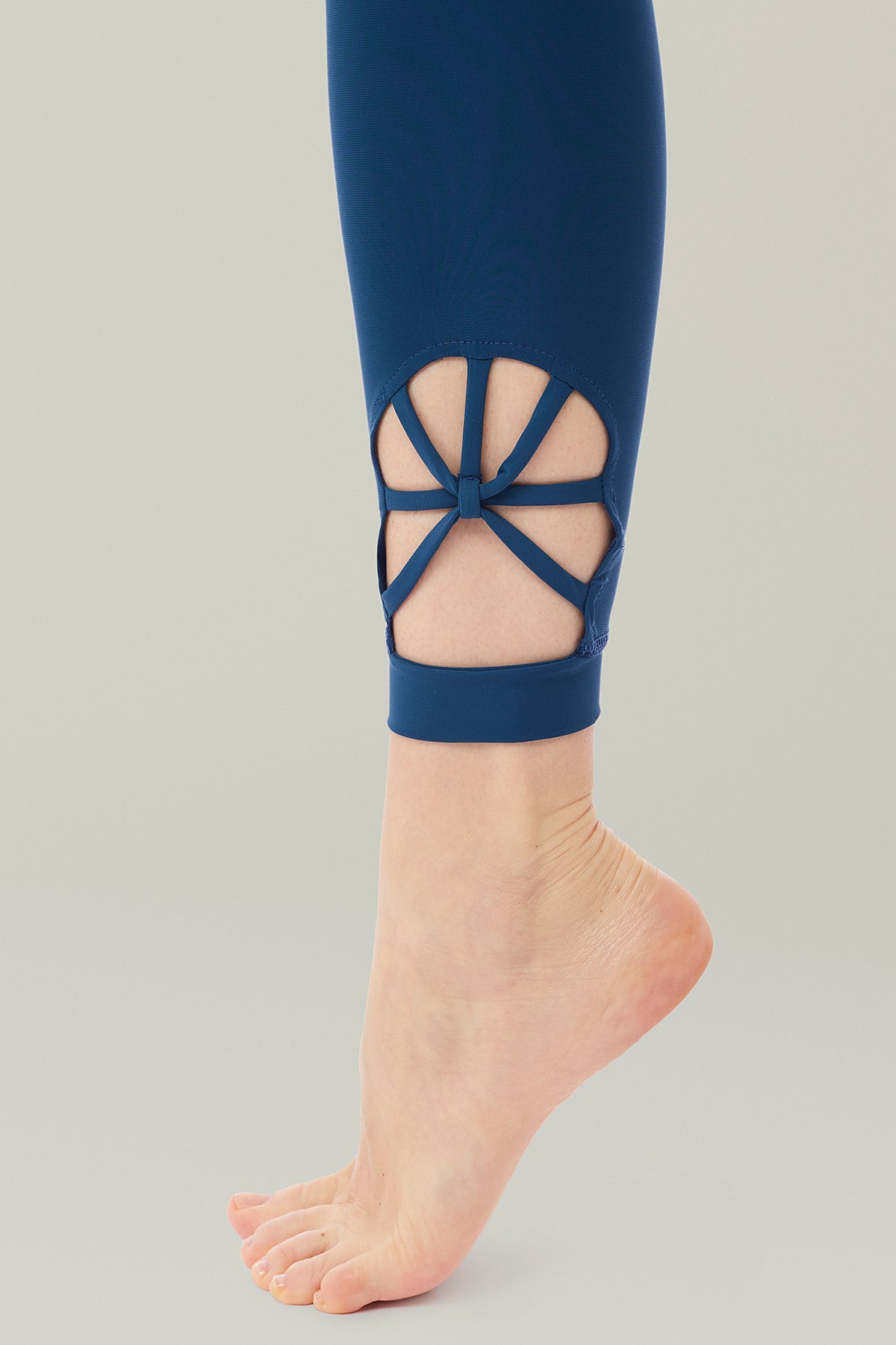 Mandala Spider Legging for women in the color New York