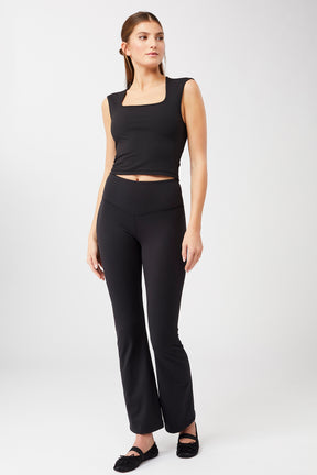 Mandala Sport Pant Schwarz Outfit Front - Flared Sports Pants