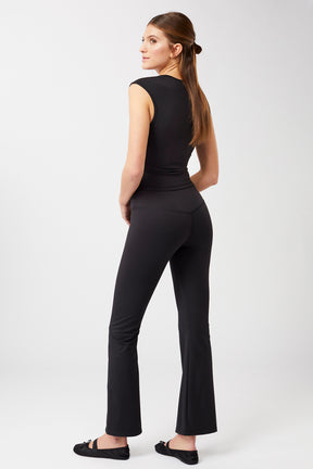 Mandala Yoga Pant Schwarz Outfit Rückseite - Flared Sport Pants