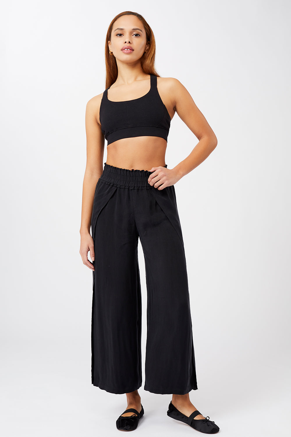 Mandala Fitness Pant Schwarz Outfit Front - Bali Pants