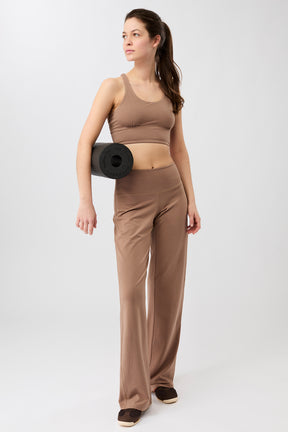 Mandala Fitness Hose Braun Outfit Front - Wide Leg Pants
