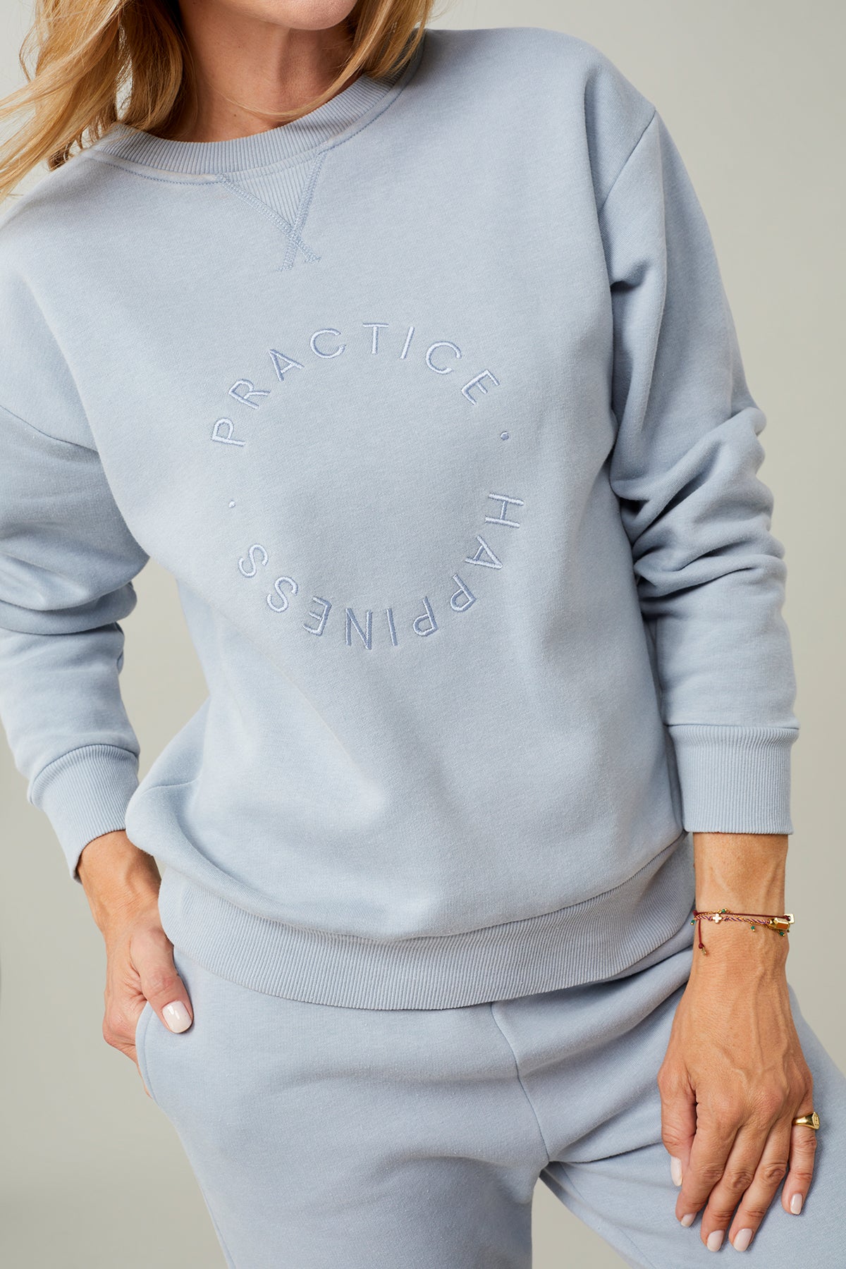 Mandala Yoga Pullover Grau Front - Practice Happiness Sweater