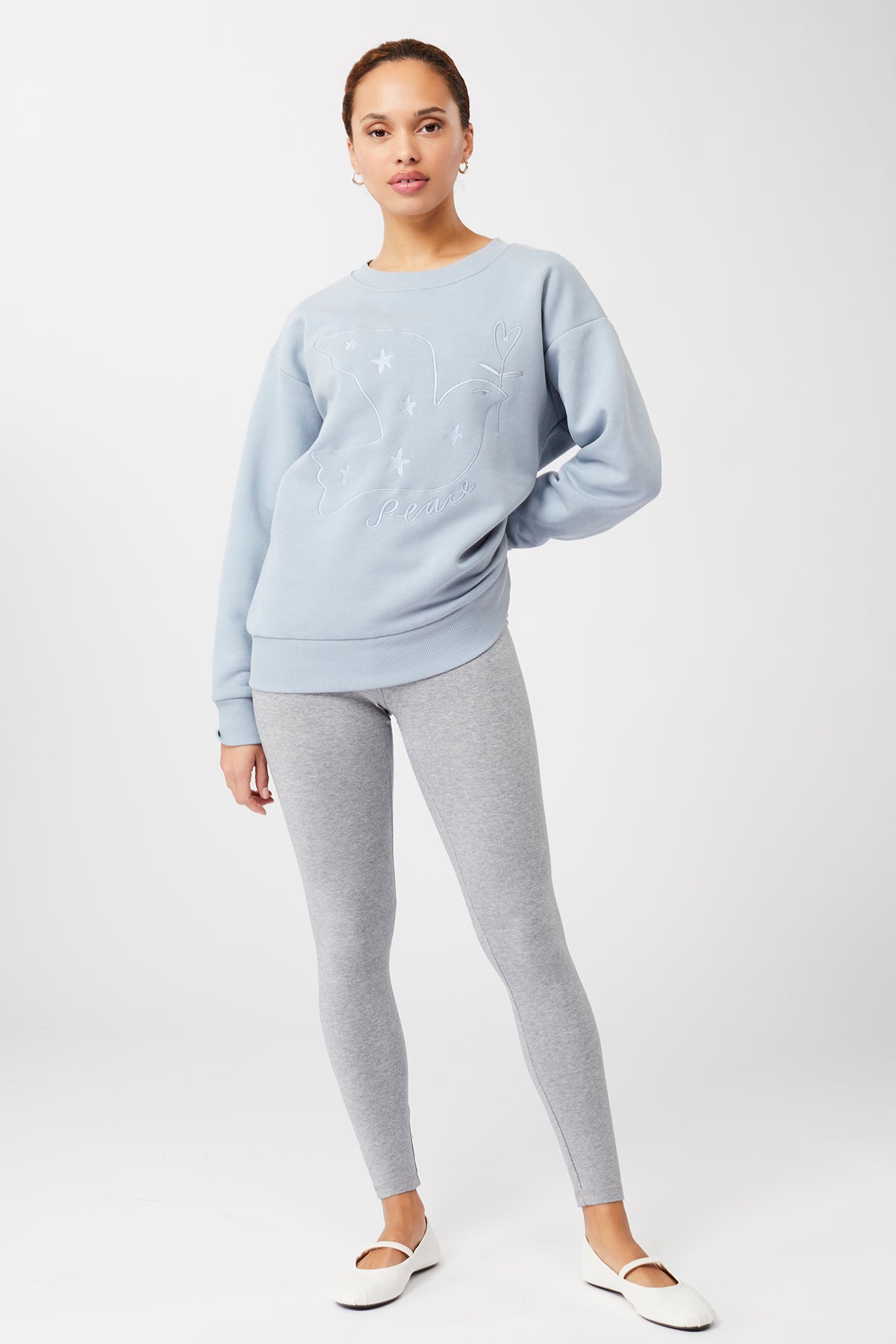 Mandala Yoga Pullover Graublau Outfit Front - Peace Sweater
