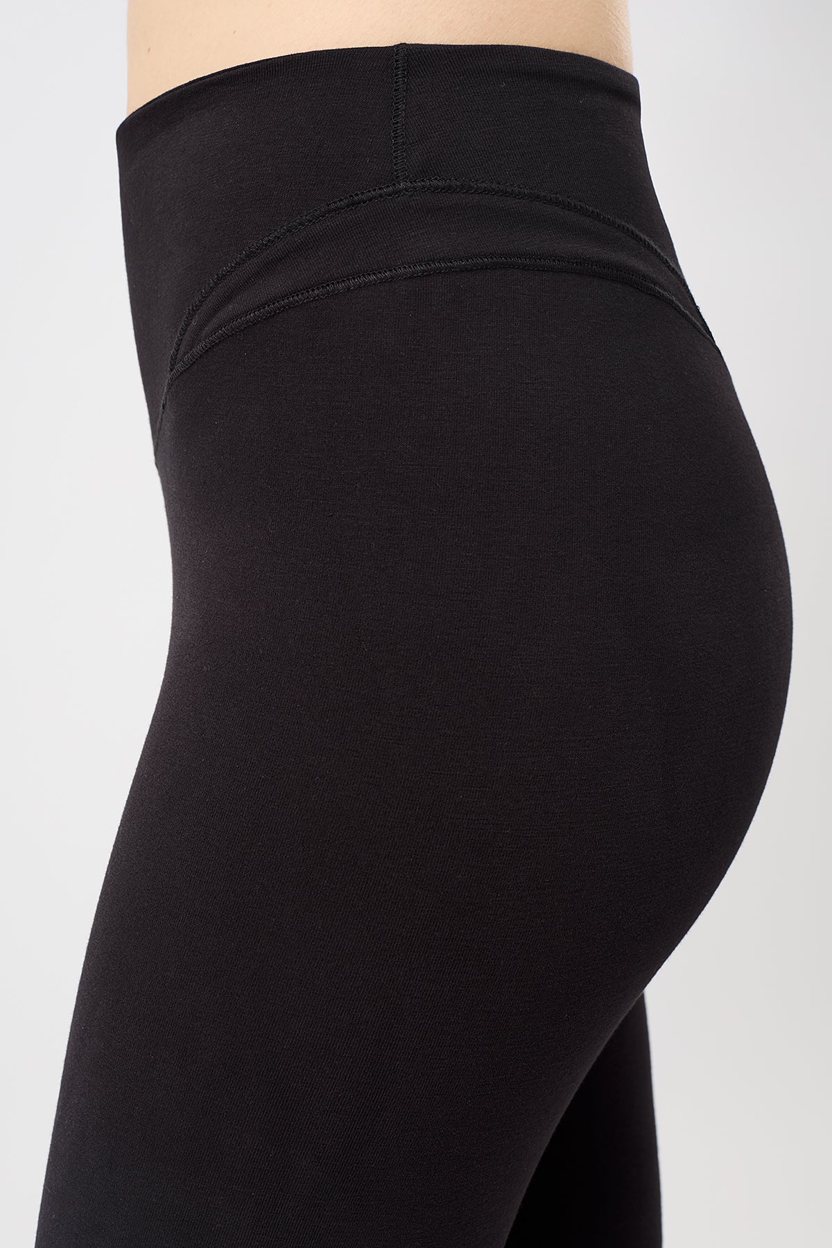 Mandala Fitness Pant Schwarz Detail Seite - Cropped Yoga Pant