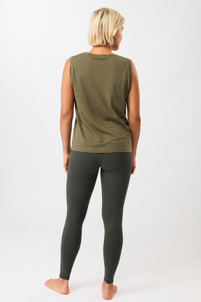 Mandala Fitness Top Grün Outfit Rückseite - Daily Tank