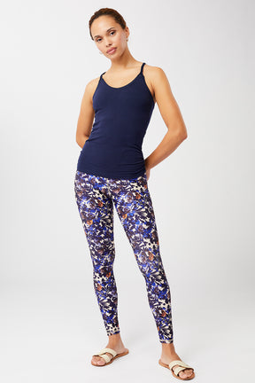 Mandala Active Top Blau Outfit Front - New Cable Top