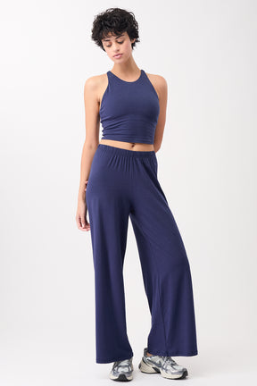 Mandala Sport Pant Blau Outfit Front - Cozy Day Pants