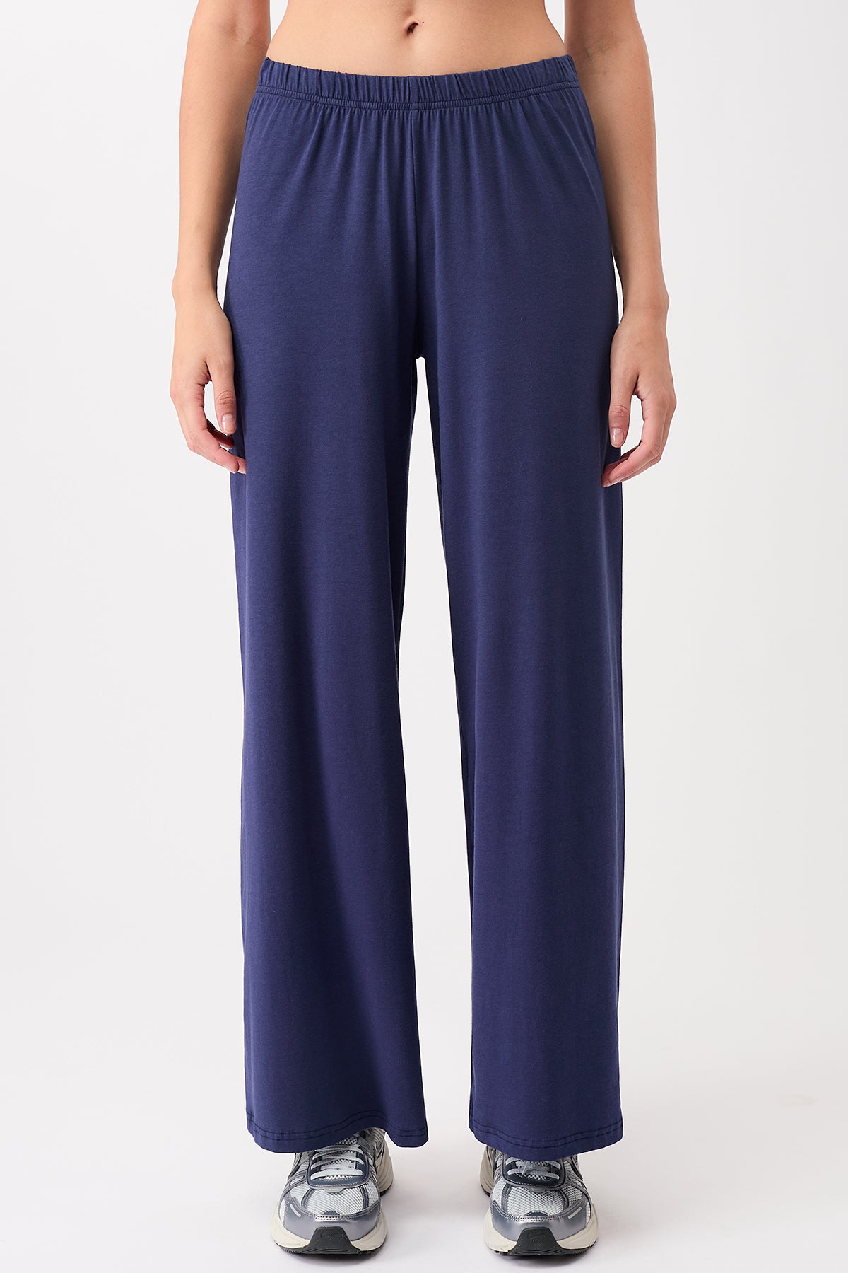 Mandala Sport Pant Blau Front - Cozy Day Pants