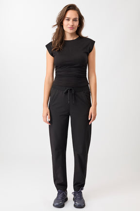 Mandala Active Top Schwarz Outfit Front - Side Ruffled Top