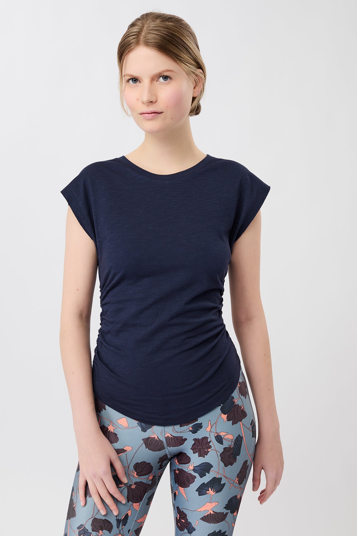 Mandala Active Top Blau Front - Side Ruffled Top