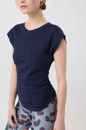 Mandala Active Top Blau Detail - Side Ruffled Top
