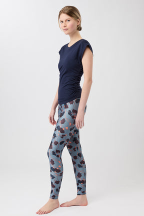 Mandala Active Top Blau Outfit Seite - Side Ruffled Top