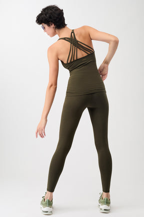 Mandala Sport Top Grün Outfit Rückseite - Infinity Top