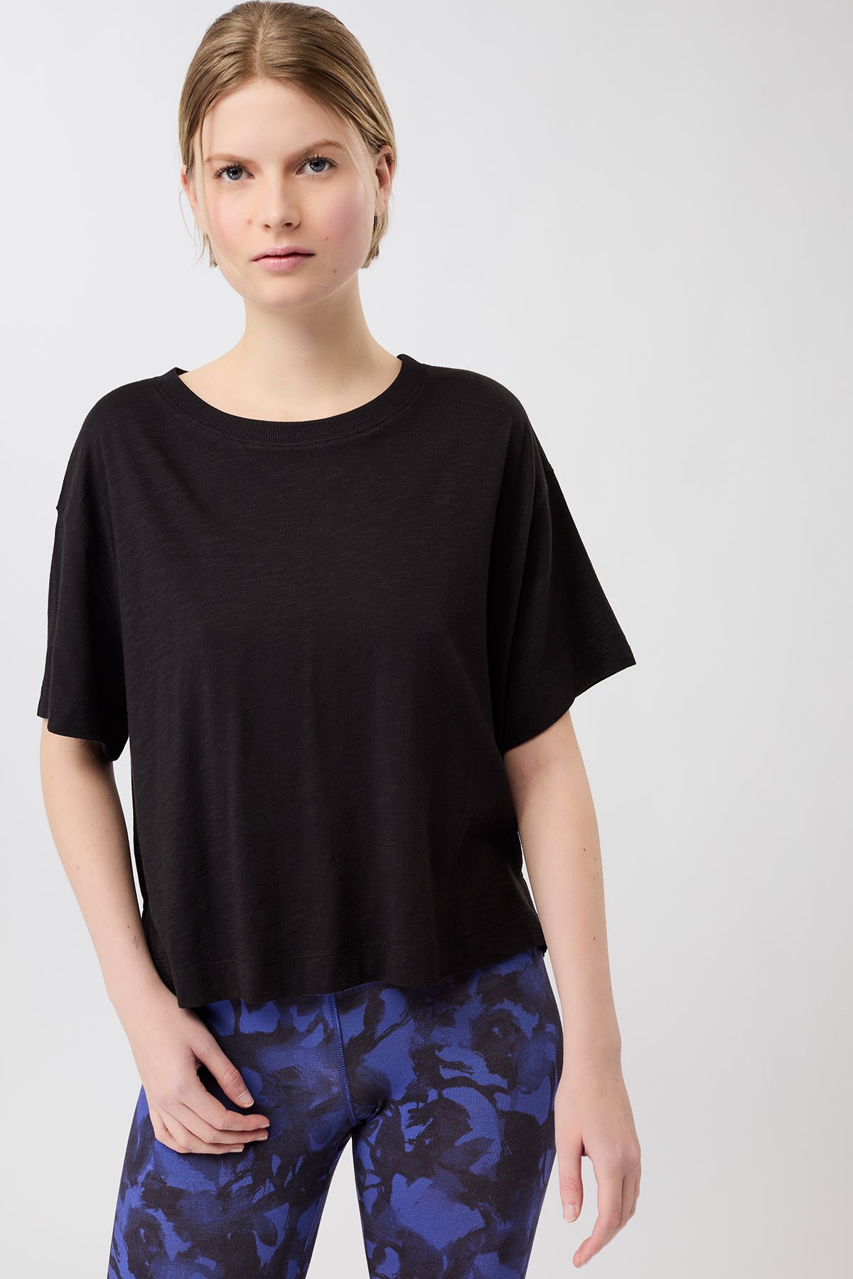Mandala Active T-Shirt Schwarz Front - Boxy Tee