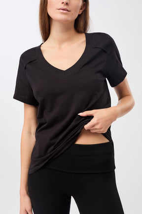 Mandala Trainings Shirt Schwarz Detail Front - The New V-Neck