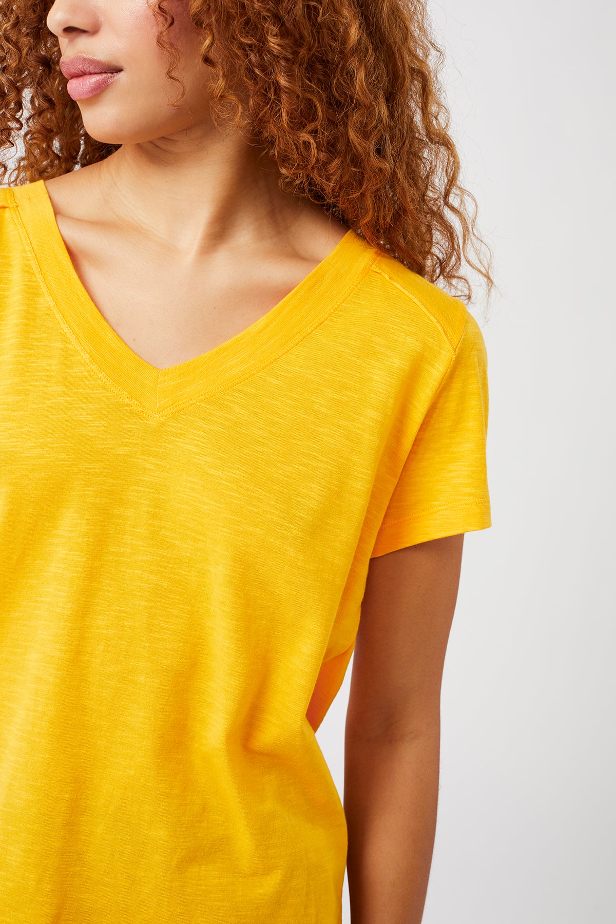 Mandala Yoga Shirt Gelb Detail - The New V-Neck