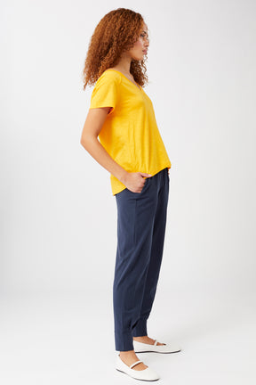 Mandala Yoga Shirt Gelb Outfit Seite - The New V-Neck