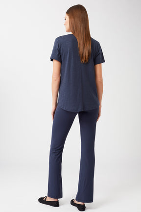 Mandala Yoga Shirt Blau Outfit Rückseite - The New V-Neck