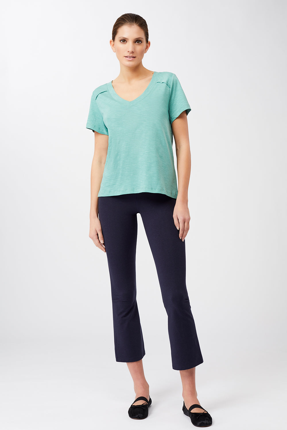 Mandala Trainings Shirt Grün Outfit Front - The New V-Neck