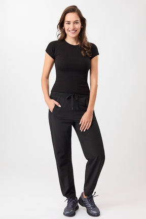 Mandala Fitness Shirt Schwarz Outfit Front - Slim Fit Ribbed Tee