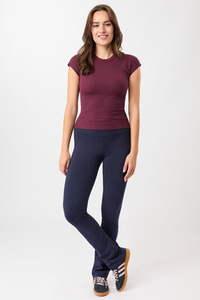 Mandala Fitness Shirt Rot Outfit Front - Slim Fit Ribbed Tee