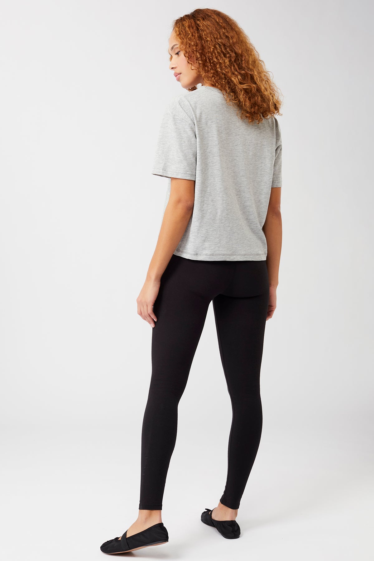 Mandala Yoga Shirt Grau Outfit Rückseite - Boxy T-Shirt